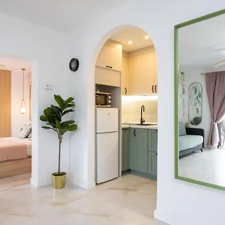 New! Sea View With Aircon In Center Of Americas Апартаменты